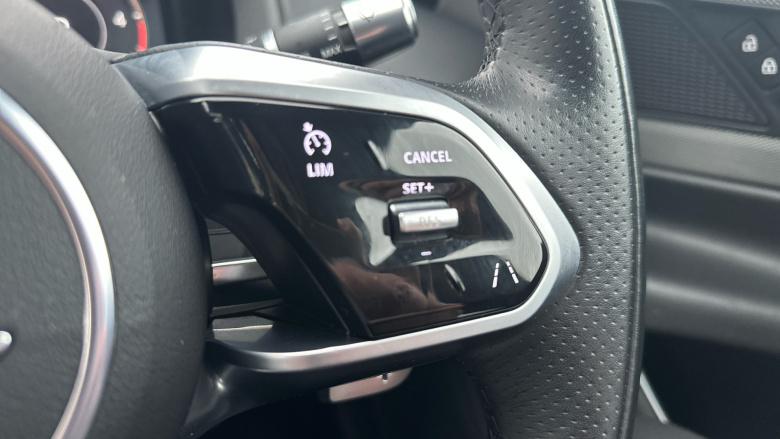 Jaguar XE 2.0 D200 R-Dynamic SE 4dr Auto Diesel Saloon